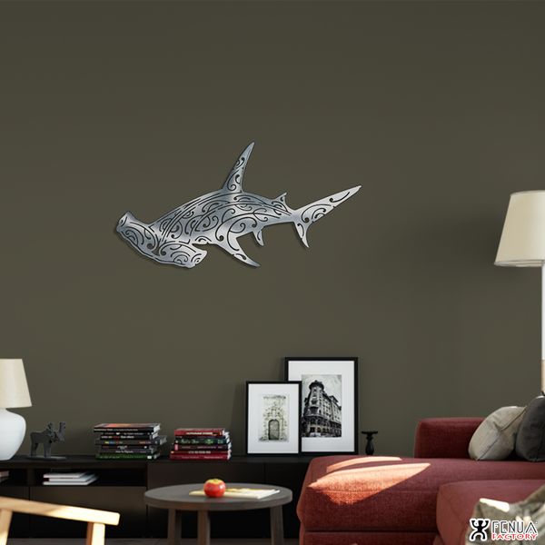 Fenua Factory création murale en métal inox de requin marteau salon