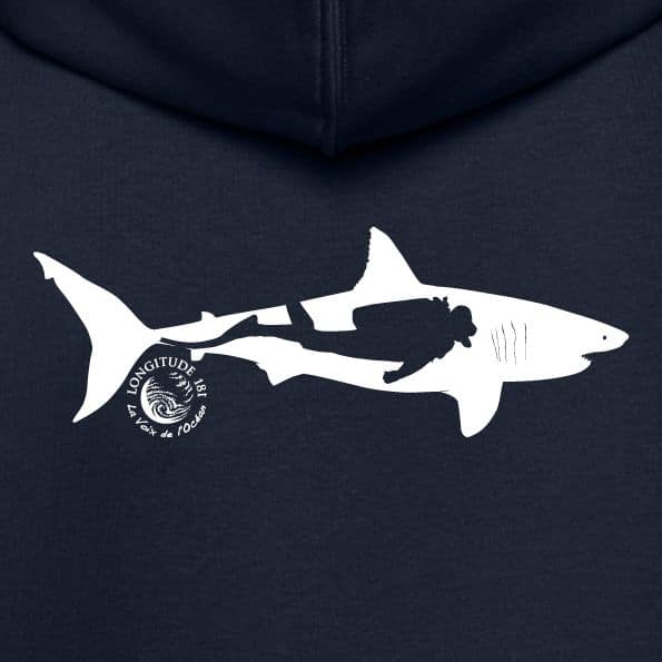 Gros plan motif Sweat-shirt requin Respect et Bienveillance Longitude 181