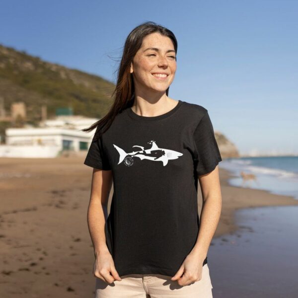 T-shirt bleu marine femme motif requin par kanumera Longitude 181